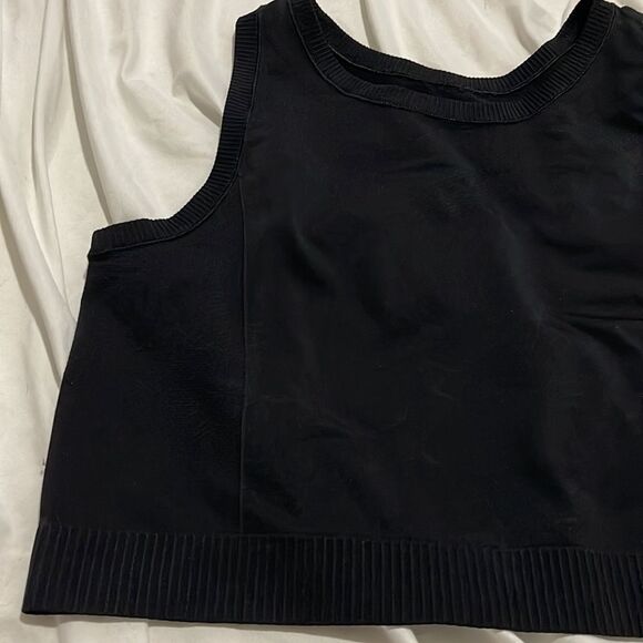 NWT- Old Navy - 2X. Black Seamless Performance Tank - Picture 7 of 9